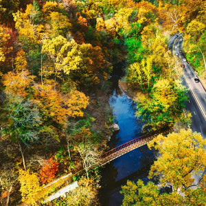 Wald im Herbst Diamond Painting mit Fluss und Brücke