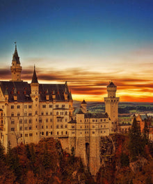 Schloss in den Bergen Diamond Painting mit Abendhimmel