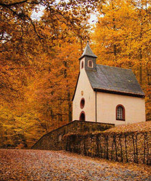 Kirche im Wald Diamond Painting mit Herbstlandschaft