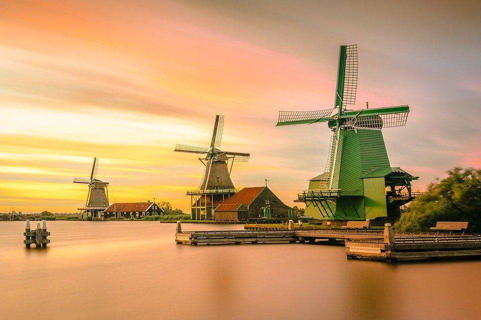 Windmühlen in der Morgensonne Diamond Painting Motiv