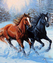 Pferde im Schnee im Winterwald Diamond Painting Motiv