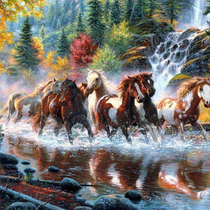 Pferde im Wald am Wasserfall Diamond Painting Motiv