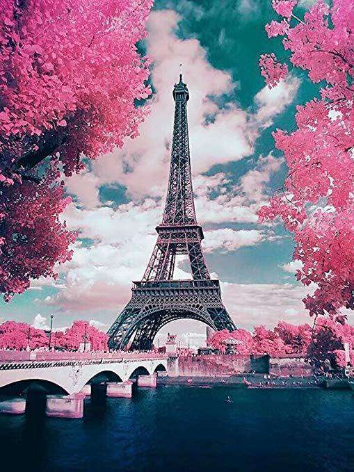 Paris im Frühling Diamond Painting mit Eiffelturm und rosa Blüten