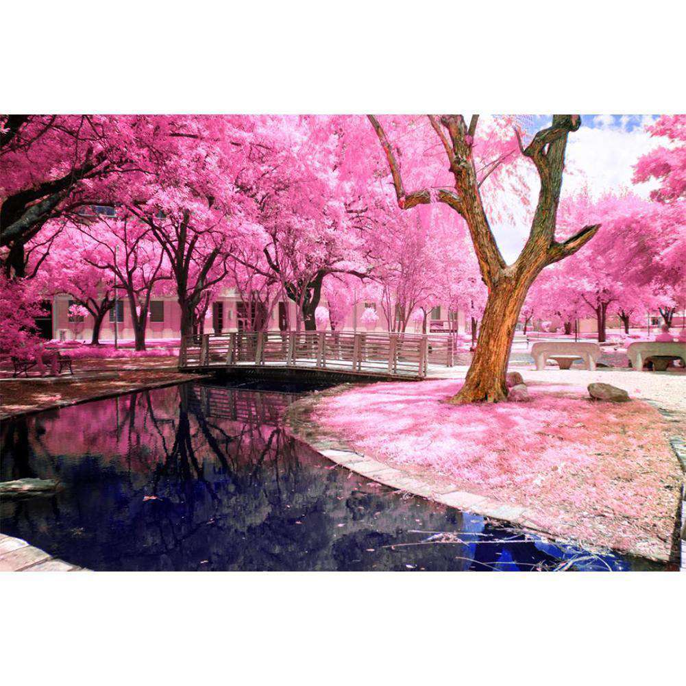 Park mit rosa Blüten Diamond Painting mit Brücke und Wasser