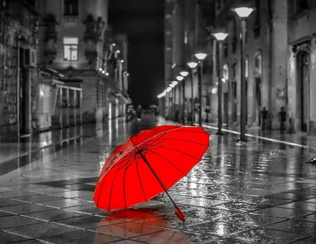 Roter Regenschirm im Regen Diamond Painting mit nasser Stadtstraße