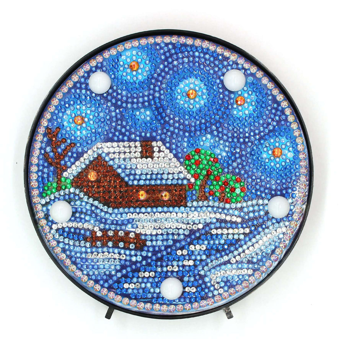 Runde Diamond Painting Lampe Unter einem Sternenhimmel mit Winterhütte