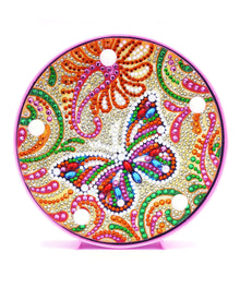 Runde Diamond Painting Lampe mit buntem Schmetterling