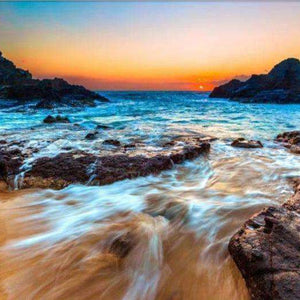 Felsenstrand bei Sonnenuntergang Diamond Painting mit Brandung