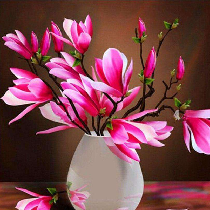 Pinke Magnolien in weißer Vase Diamond Painting