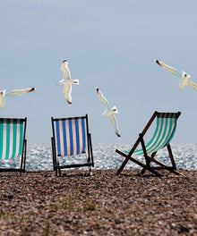 Strandstühle und Möwen - Diamond Painting am Meer