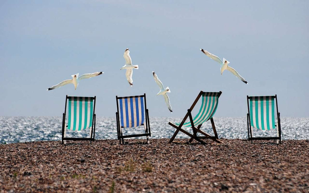 Strandstühle und Möwen - Diamond Painting am Meer