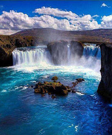 Wasserfall mit blauem Wasser - Diamond Painting Landschaftsmotiv