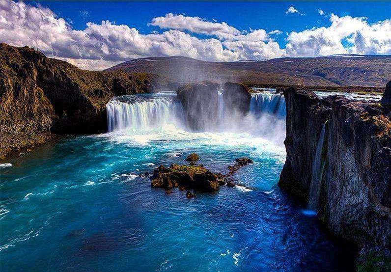 Wasserfall mit blauem Wasser - Diamond Painting Landschaftsmotiv