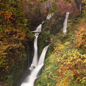 Wasserfall im Herbstwald - Diamond Painting Herbstmotiv