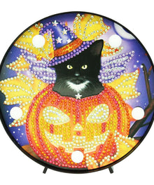 Runde Diamond Painting Lampe mit schwarzer Katze im Kürbis